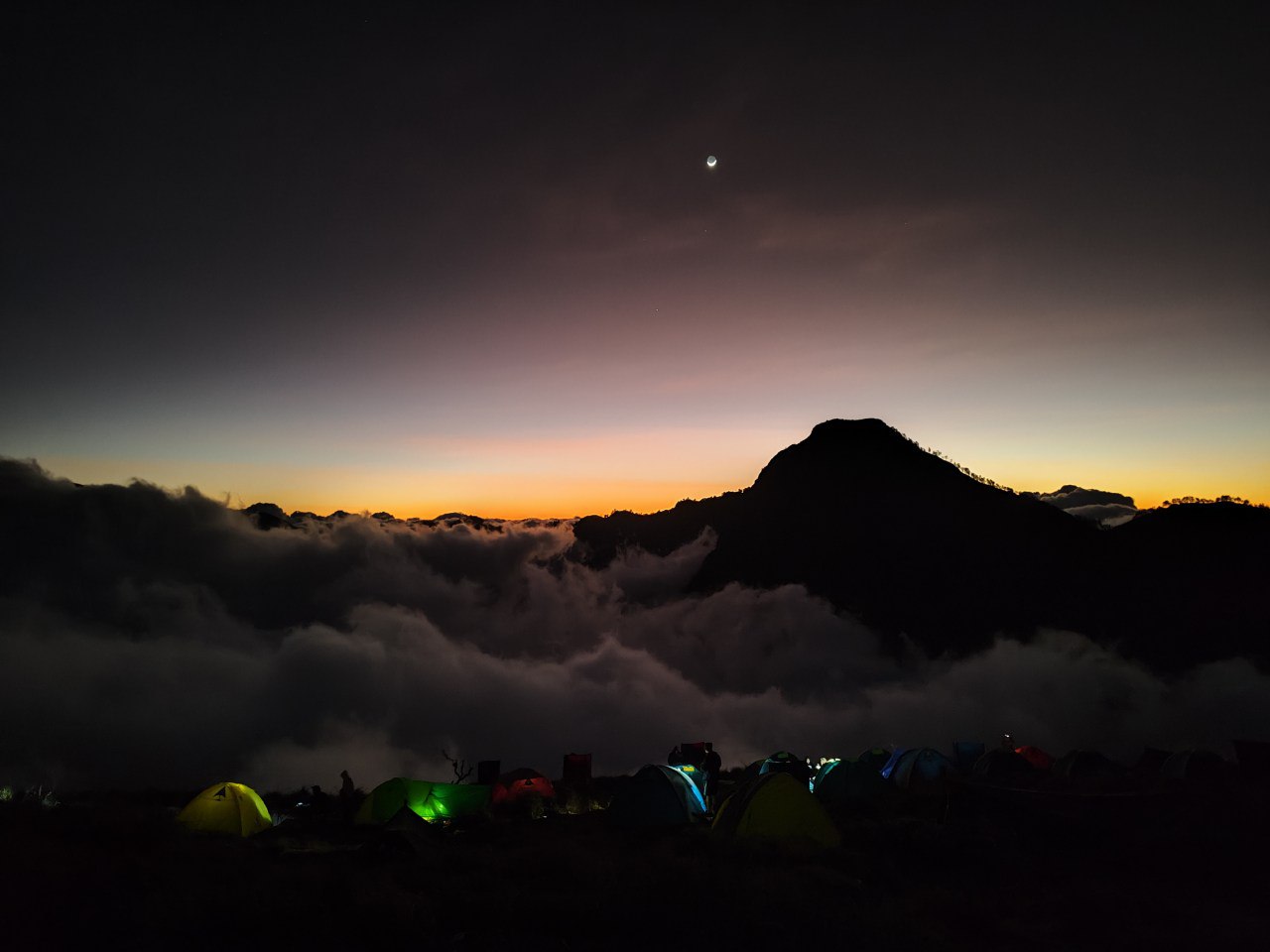 Camping at Pelawangan Sembalun