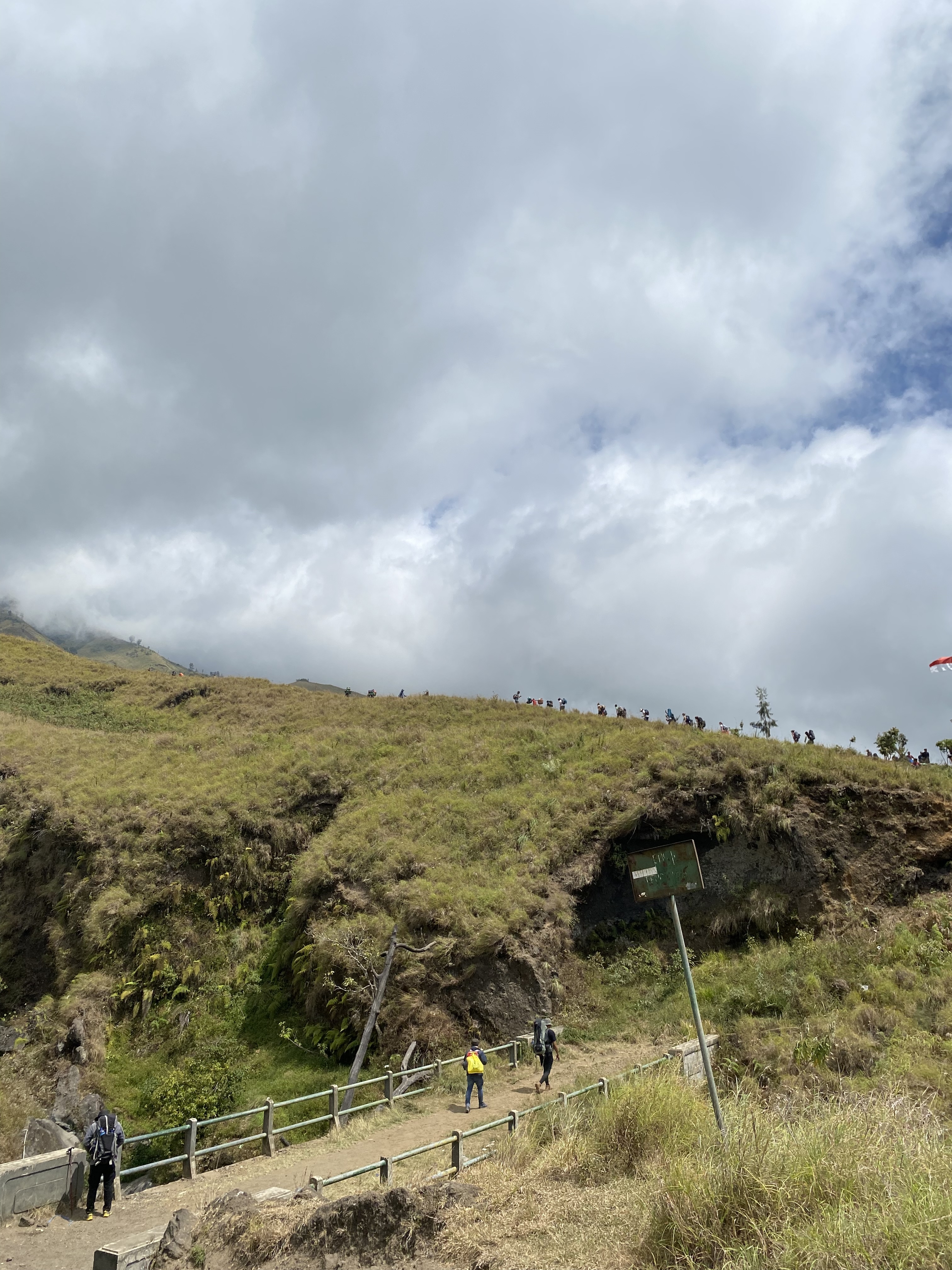 Hikers on the Sembalun Trail