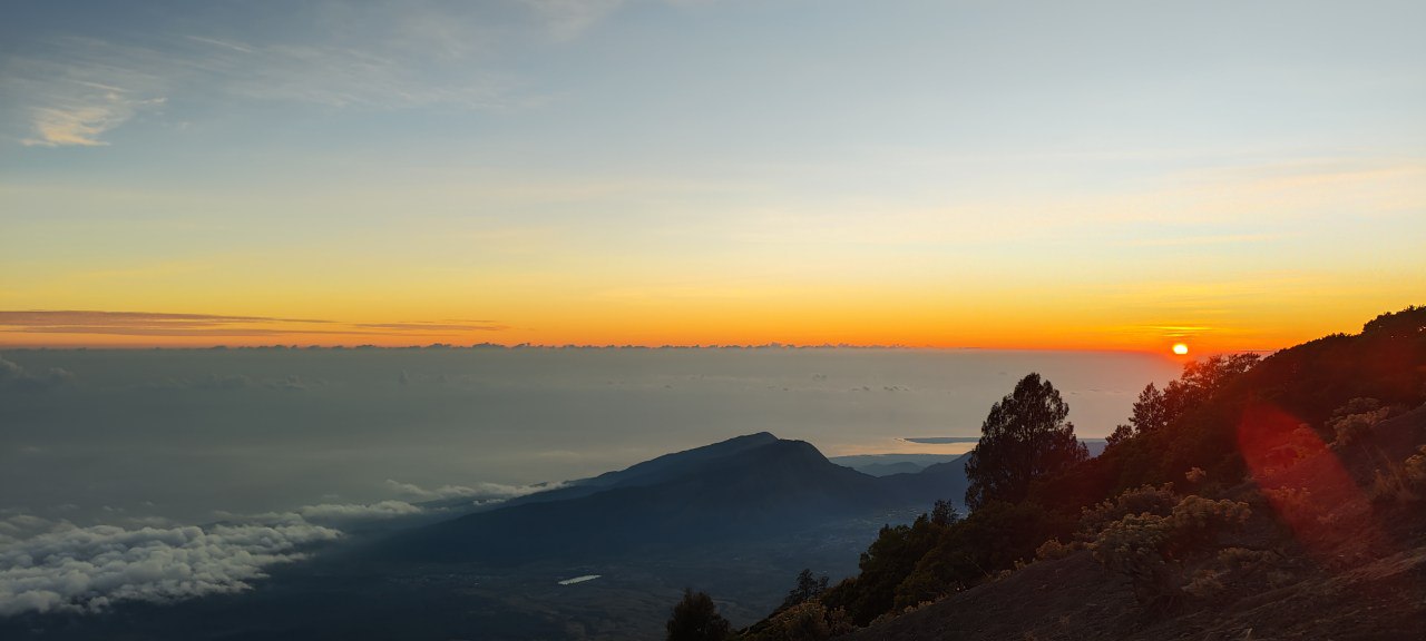 Sunrise at Rinjani Summit